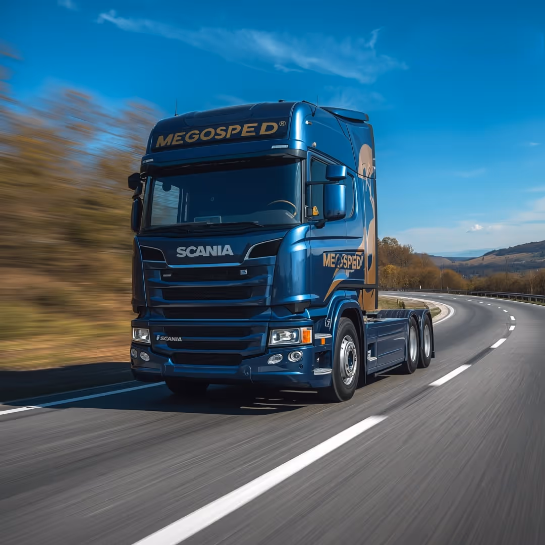 Megošped truck on the open road